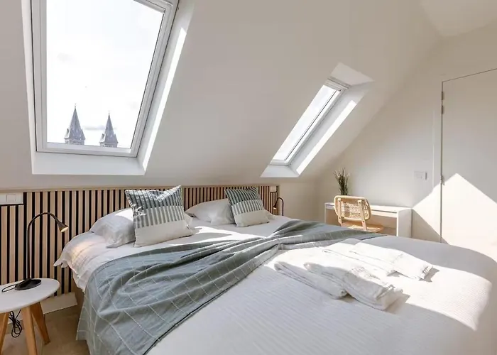 Апартаменти Ruime, Luxe Duplex Penthouse Met 3 Slaapkamer *